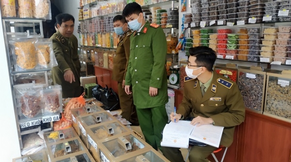 Nam Định: Thu giữ hơn 100kg bánh kẹo, mứt hoa quả không rõ nguồn gốc xuất xứ