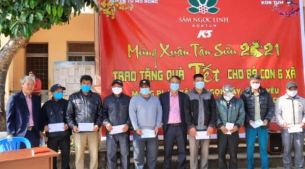Kon Tum:Trao tặng 125 con heo cho người dân huyện Tu Mơ Rông đón Tết Tân Sửu 2021