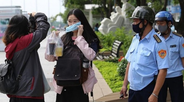 Hà Nội xử phạt hàng trăm trường hợp không đeo khẩu trang nơi công cộng