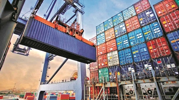 Đăng ký tờ khai xuất nhập khẩu tăng gấp rưỡi trong dịp Tết