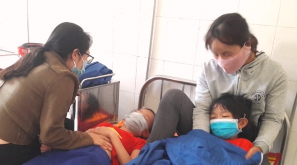 Quảng Trị: Hàng loạt học sinh tiểu học nhập viện nghi bị ngộ độc thức ăn