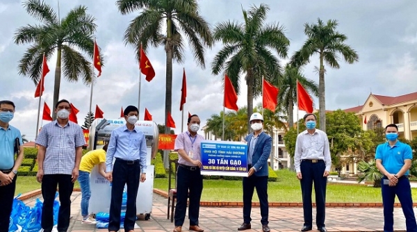 Tập đoàn XD Hòa Bình ủng hộ 30 tấn gạo, chung tay xây dựng cây ATM gạo giúp đỡ đồng bào tại Hải Dương