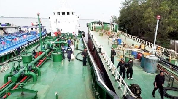 Đồng Nai: Tạm giữ 2 tàu 1.500 tấn trong đường buôn lậu xăng giả