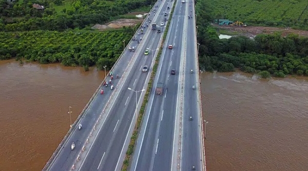 Đề xuất phân lại làn, hạ tốc độ ô tô tối đa còn 60km/giờ khi lưu thông trên cầu Thanh Trì