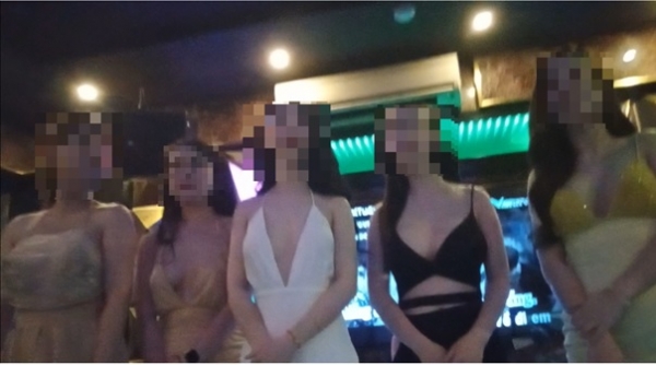 Hà Nội: Bất chấp lệnh cấm, một số quán bar, karaoke vẫn “lén lút” đón khách?