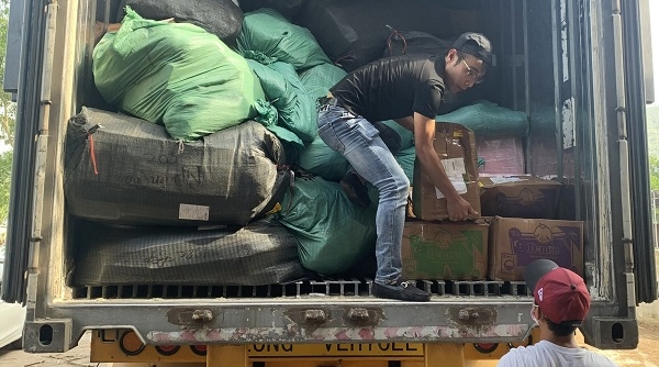 Đà Nẵng: Phát hiện xe container chất đầy túi xách, giày không rõ nguồn gốc