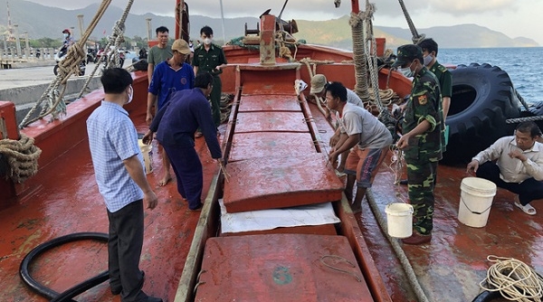 Bắt giữ tàu cá vận chuyển 180.000 lít dầu DO không rõ nguồn gốc