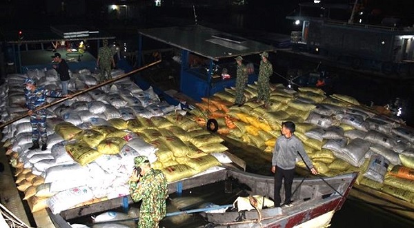 Quảng Ninh: Phát hiện 2 tàu chở 1.100 bao ốc điếu không có giấy tờ