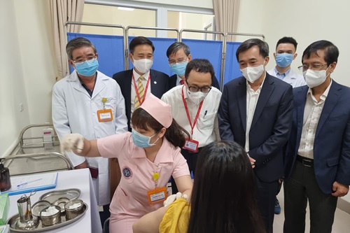 Từ sáng nay 23/3, tiếp tục tiêm thử nghiệm vắc xin Covivac của Việt Nam