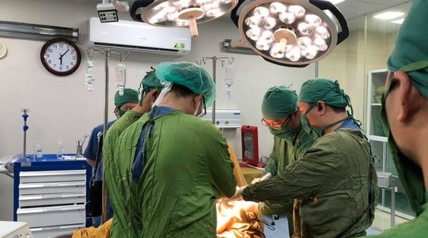Trung tâm Y tế huyện Lâm Thao thay khớp háng bán phần cho bệnh nhân 86 tuổi