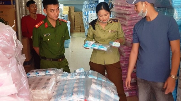 Nghệ An: Phát hiện hàng ngàn gói băng vệ sinh giả mạo nhãn hiệu