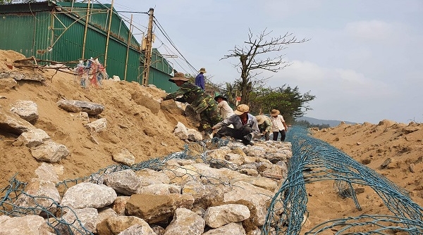 Thị xã Cửa Lò (Nghệ An): Hơn 1 tỷ đồng nguồn xã hội hóa khắc phục tạm tuyến kè chắn sóng