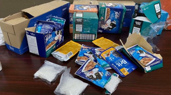 Hải quan Tân Sơn Nhất: Bắt giữ gần 4 kg ma túy giấu trong thức ăn cho mèo đang chờ thông quan