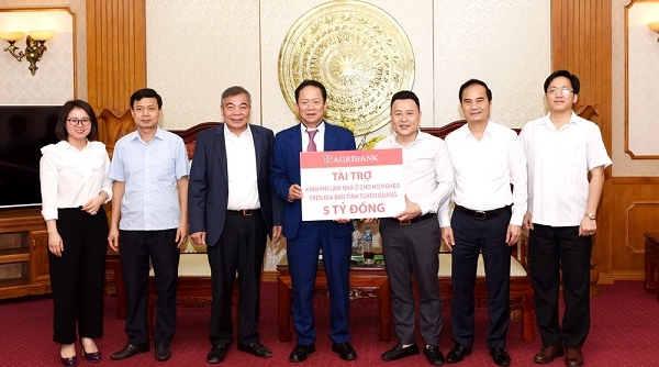 Agribank Việt Nam trao hỗ trợ an sinh 5 tỷ đồng cho hộ nghèo tỉnh Tuyên Quang