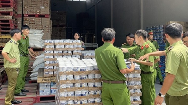 Đồng Nai: Thu giữ gần 2.000 lon sữa bột nhập lậu