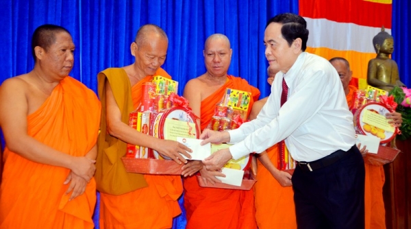Phó Chủ tịch Quốc hội Trần Thanh Mẫn thăm, chúc Tết cổ truyền Chôl Chnăm Thmây tại Sóc Trăng