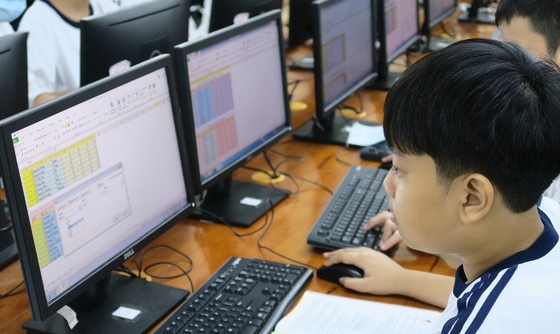 TPHCM: Tăng cường kiểm tra, giám sát giờ học trực tuyến và sử dụng môi trường internet của học sinh