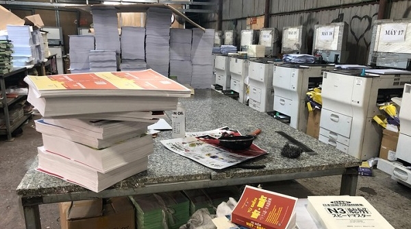 Hà Nội: Thu giữ 100.000 cuốn sách giáo khoa giả