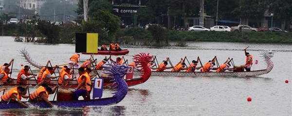 Giỗ Tổ Hùng Vương 2021: Khí thế hào hùng trong giải bơi chải thành phố Việt Trì