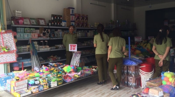 Phú Yên: Phát hiện nhiều mũ bảo hiểm không có nhãn hàng hóa theo quy định