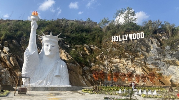 Tạm dừng mở cửa đón khách tại điểm du lịch có tượng đài nữ thần tự do 'phiên bản lỗi'