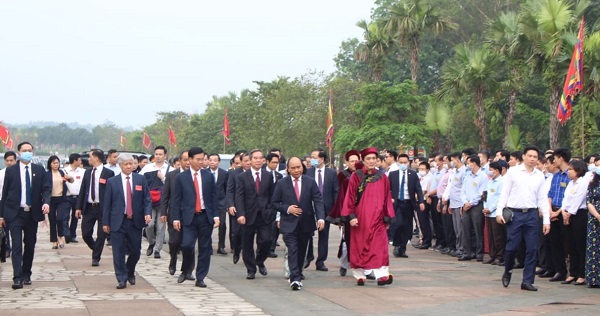 Chủ tịch nước Nguyễn Xuân Phúc dự Lễ dâng hương tưởng niệm các vua Hùng