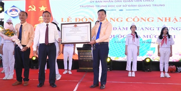 Quận Liên Chiểu (Đà Nẵng): Trường THCS Đàm Quang Trung đón Bằng công nhận đạt chuẩn Quốc gia mức độ 1