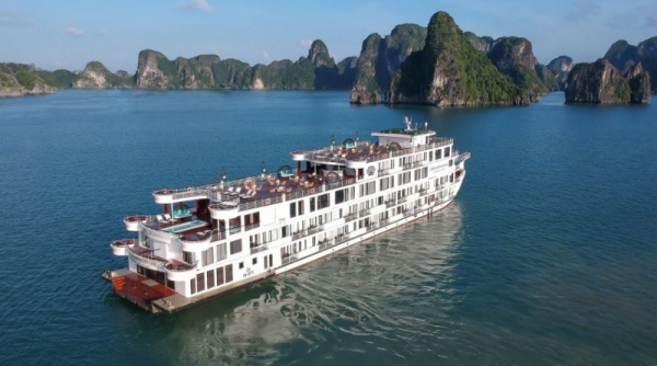 Quảng Ninh: Cách ly 182 người trên du thuyền do phục vụ bếp là F1