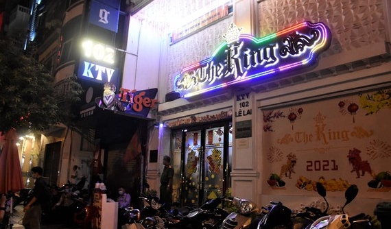 TP.HCM: Kinh doanh karaoke giữa mùa dịch, nhà hàng The King bị xử phạt 65 triệu đồng