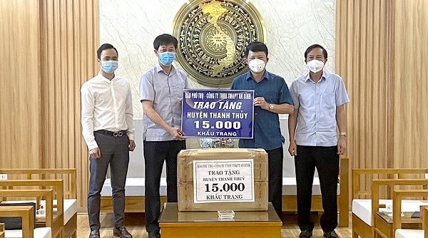 Trao tặng 15.000 khẩu trang y tế cho huyện Thanh Thủy (Phú Thọ)