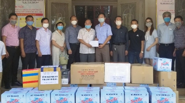 Thừa Thiên Huế: Hiệp hội Doanh nghiệp thăm, tặng quà các "chốt" kiểm tra y tế