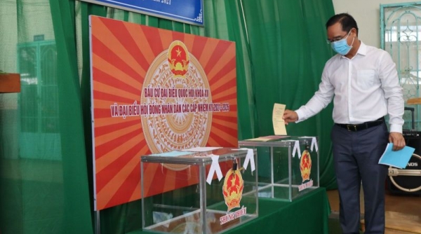 Long An: Bí thư Tỉnh ủy - Nguyễn Văn Được dự khai mạc bầu cử và bỏ phiếu tại khu vực bầu cử số 1, thị trấn Bến Lức