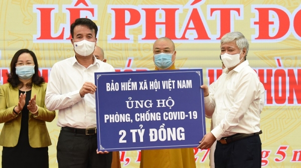 Bảo hiểm Xã hội Việt Nam trao 2 tỷ đồng ủng hộ phòng chống dịch Covid-19