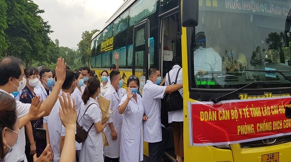 Đoàn y, bác sĩ Lào Cai lên đường chi viện cho “tâm dịch “ Bắc Giang