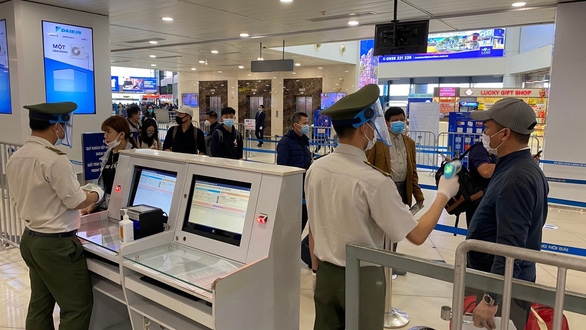 Tiếp tục cho phép thực hiện chuyến bay chở người nhập cảnh vào sân bay Nội Bài và Tân Sơn Nhất