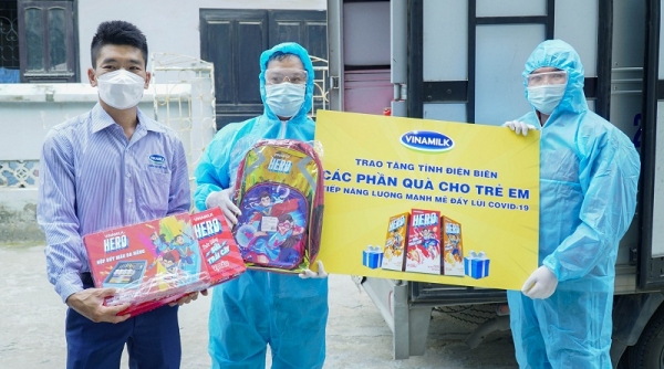 Quỹ Sữa Vươn Cao Việt Nam trao nhiều quà tặng cho trẻ em Điện Biên