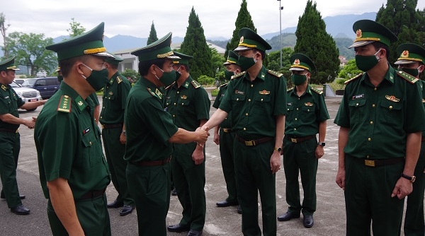 Tư Lệnh Bộ đội biên phòng kiểm tra công tác phòng chống dịch và xuất nhập cảnh tại Lào Cai