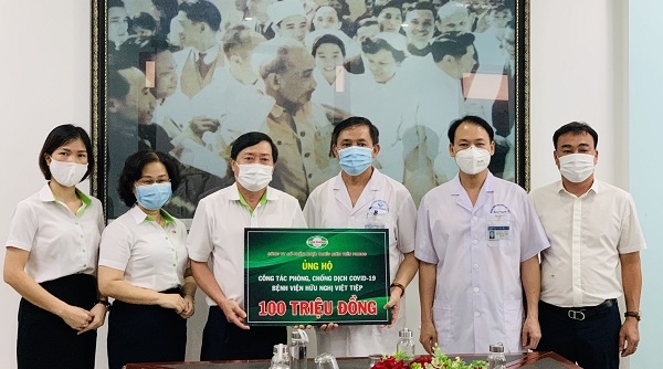 Nhựa Tiền Phong thăm hỏi và động viên các y, bác sỹ bệnh viện Hữu nghị Việt Tiệp