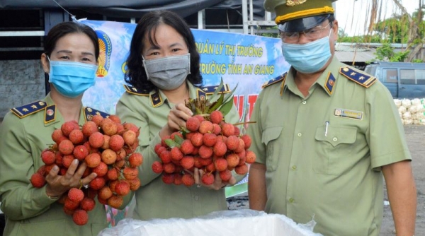 An Giang: Cục Quản lý thị trường hỗ trợ nông dân Bắc Giang tiêu thụ vải thiều