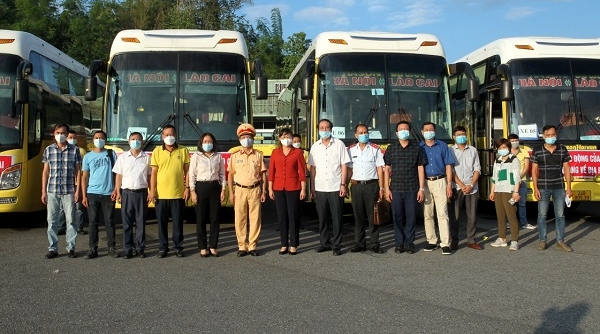Lào Cai đón gần 200 lao động từ tỉnh Bắc Giang trở về địa phương