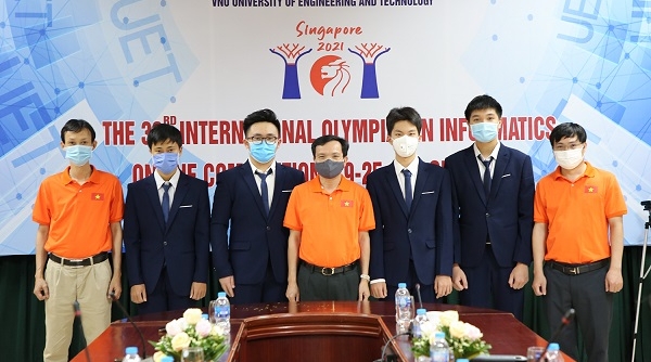 Đoàn học sinh Việt Nam giành 4 huy chương Bạc Olympic Tin học quốc tế 2021