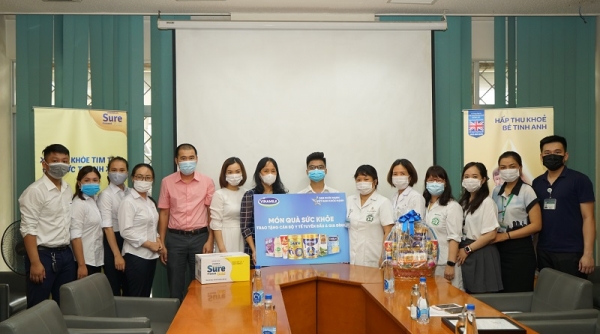 Vinamilk trao tặng món quà sức khỏe đến những ‘Chiến sỹ áo trắng’ nhân ngày Gia đình Việt Nam