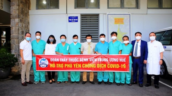 Đoàn Thầy thuốc Bệnh viện Trung ương Huế lên đường vào hỗ trợ Phú Yên chống dịch