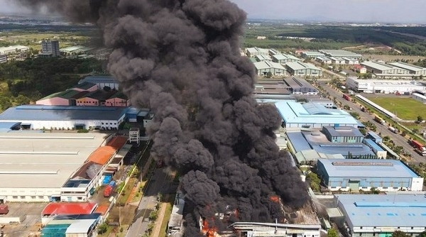 Đồng Nai: Cháy lớn tại một công ty hóa chất trong khu công nghiệp Long Bình