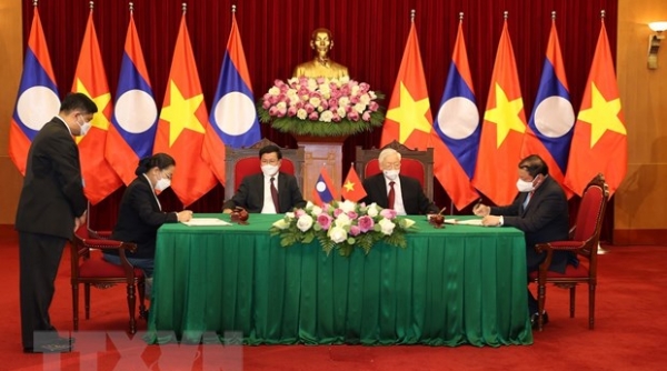 Lãnh đạo Việt-Lào chứng kiến Lễ ký kết văn kiện hợp tác giữa 2 nước