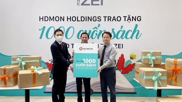 Hơn 1.000 cuốn sách được chủ đầu tư HD Mon Holdings trao tặng cho thư viện The zei
