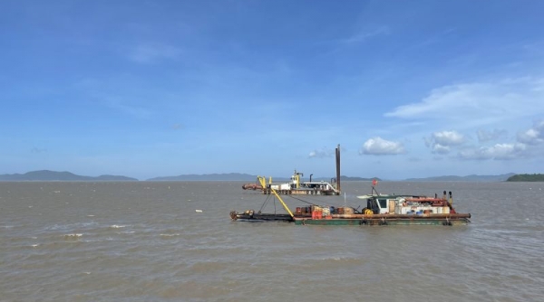 Vân Đồn - Quảng Ninh: Người dân xã đảo Quan Lạn kêu khổ vì đường thủy khan cạn