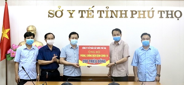 Phú Thọ: Tiếp nhận ủng hộ 300 triệu đồng phòng, chống dịch COVID-19 của 2 doanh nghiệp