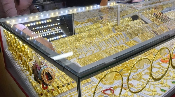 Giá vàng ngày 7/7: Vàng vượt ngưỡng 1.800 USD/ounce
