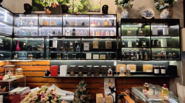 Đà Nẵng: Ngụy trang quán cà phê để bán nước hoa không có hóa đơn, chứng từ